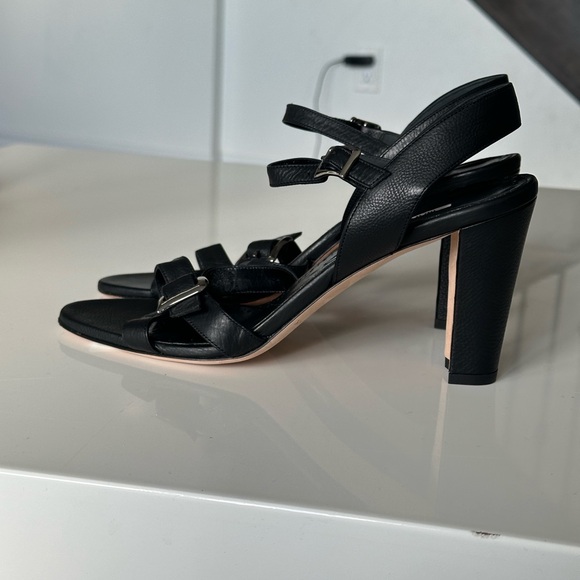 MANOLO BLAHNIK
Rioso Black Leather Buckled Sandal - Picture 5 of 8